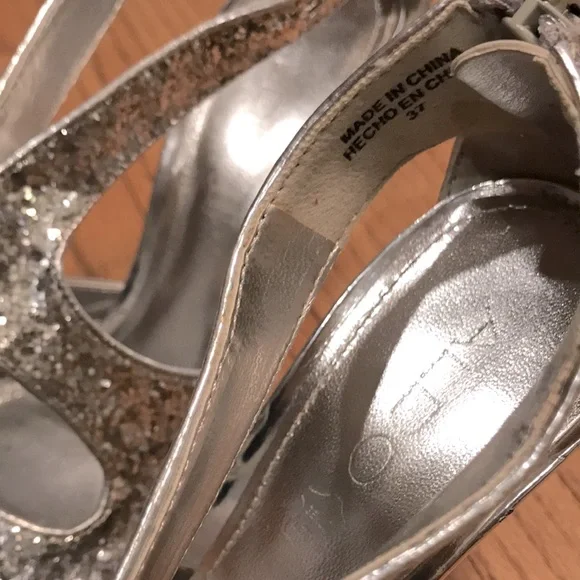 🐝 Genuine Leather Aldo Cut Out Crazed Silver Sparkle Heals - Picture 6 of 10